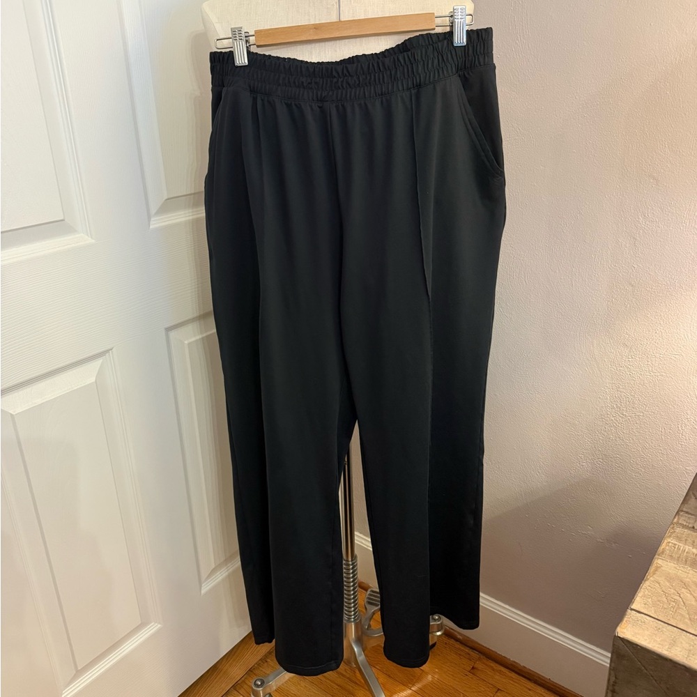 Offline by Aerie women’s black track pant XL